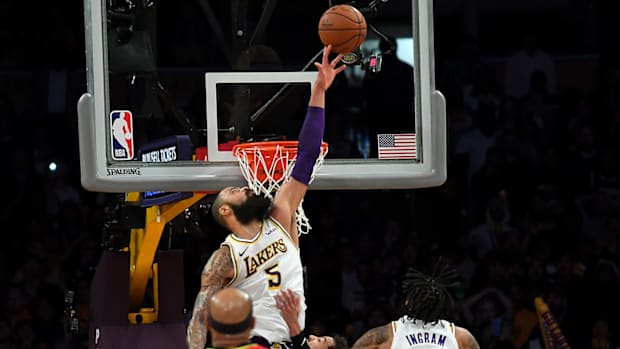 tyson_chandler_gets_decisive_block.jpg